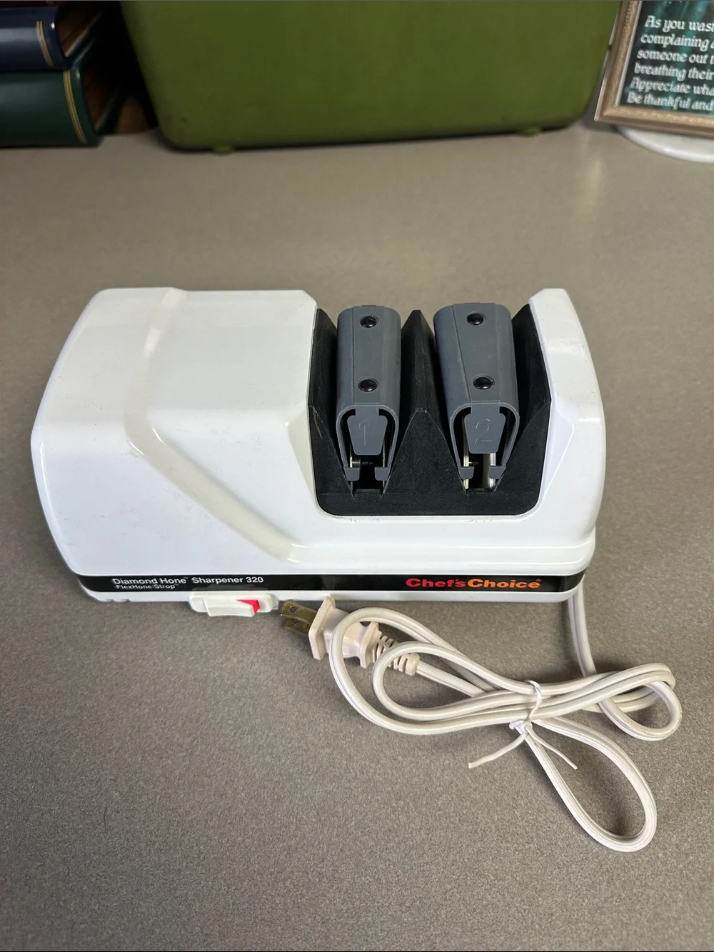 White Electric Knife Sharpener - 2-Stage Diamond Hone